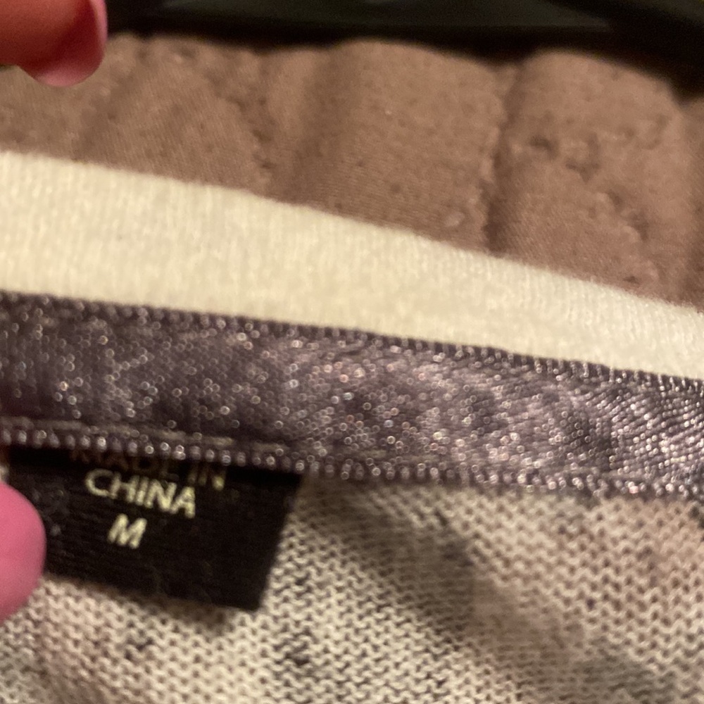 Guess & loft cardigans. - Picture 4 of 10